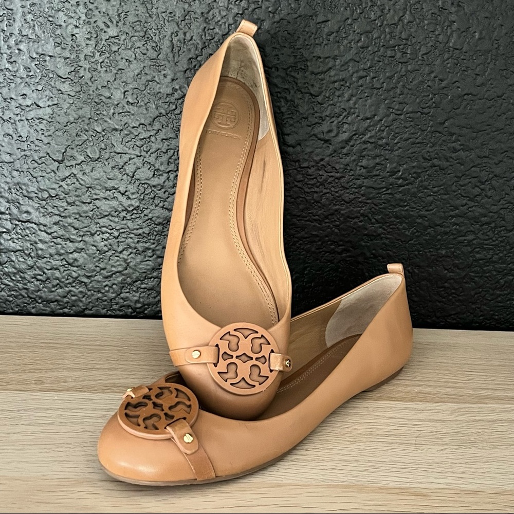 TORY BURCH tan slip-on flats-Size:10